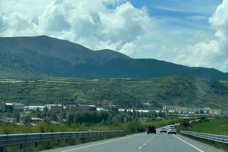 Chengdu Jiuzhaigou Road Trip