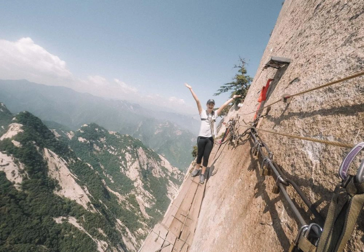 Huashan Climbing