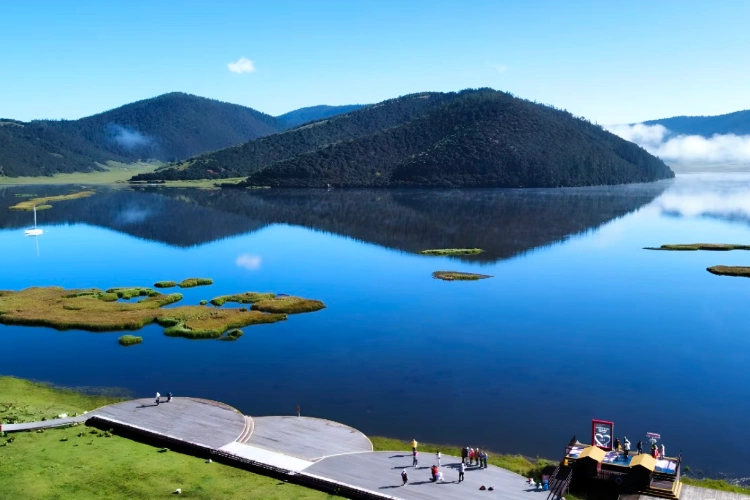 Shangri-La Pudacuo Lake