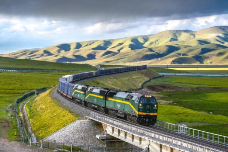 Chengdu to Lhasa Train