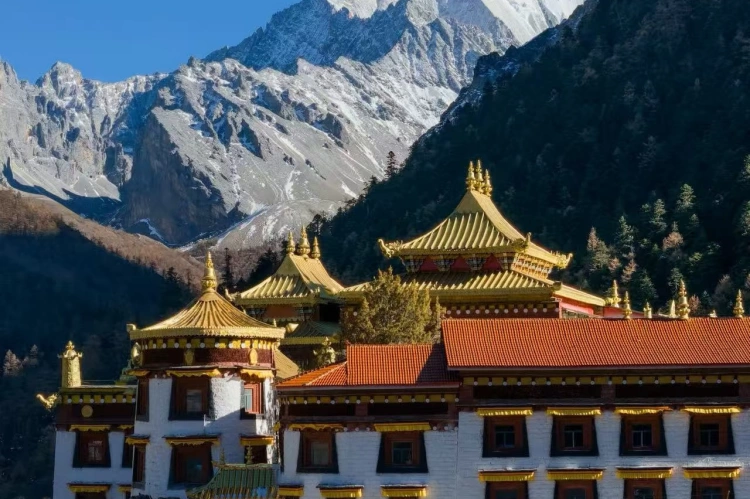 Daocheng Yading Chonggu Temple