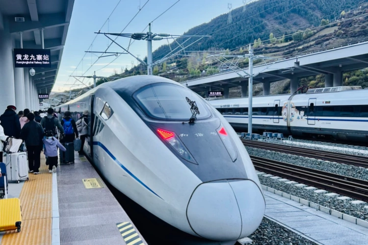 Huanglong Jiuzhai station