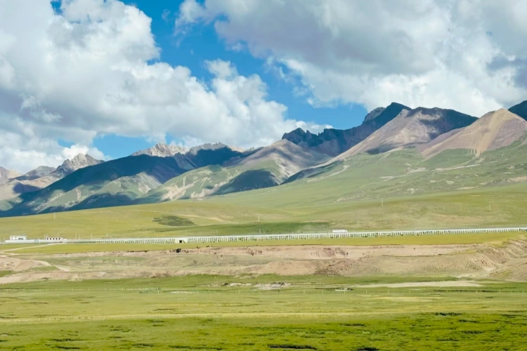 Qinghai-Tibet train