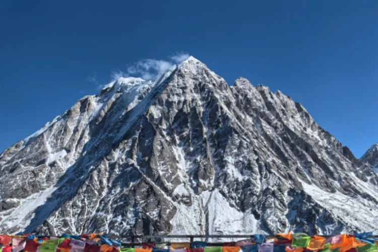 Tagong Grassland Yala snow mountain