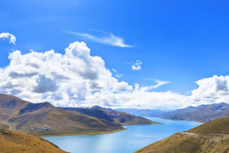 Tibet Yamdrok Lake