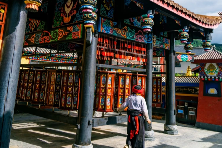 Huanglong Tibetan Culture