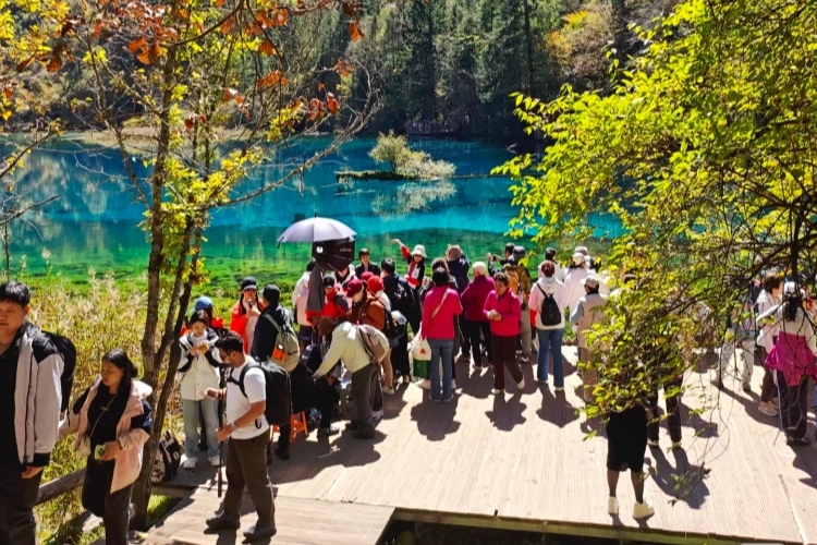 Jiuzhaigou Travellers