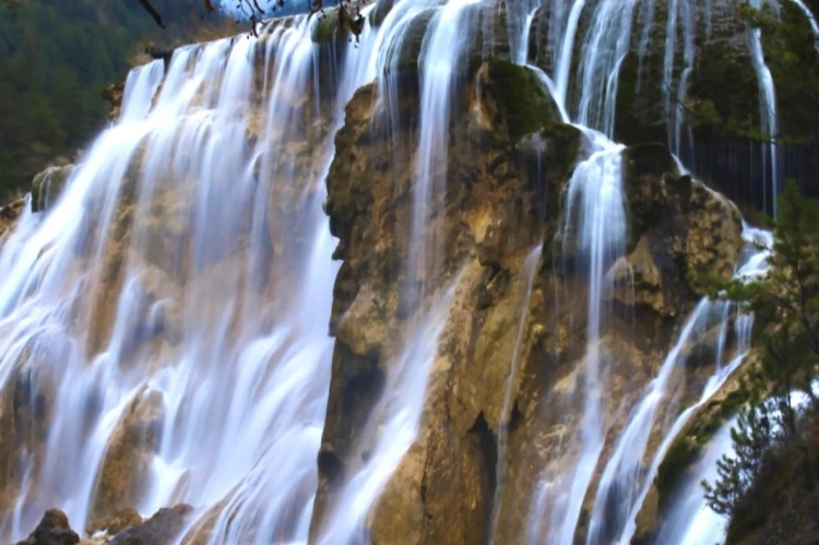 Jiuzhaigou Waterfall Photo
