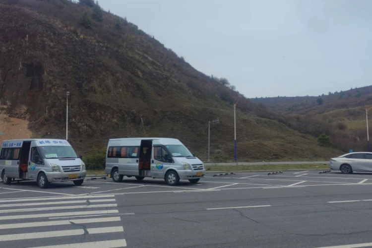 Jiuzhaihuanglong airport bus