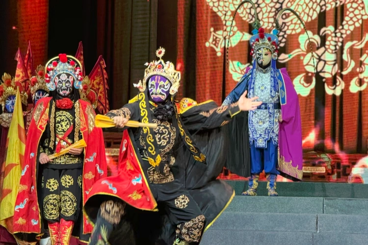 Sichuan Face Changing opera