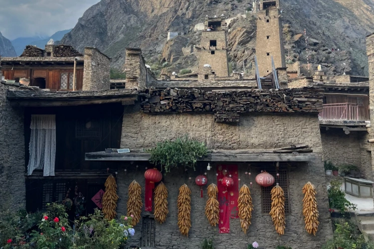 Taoping Qiang Villages