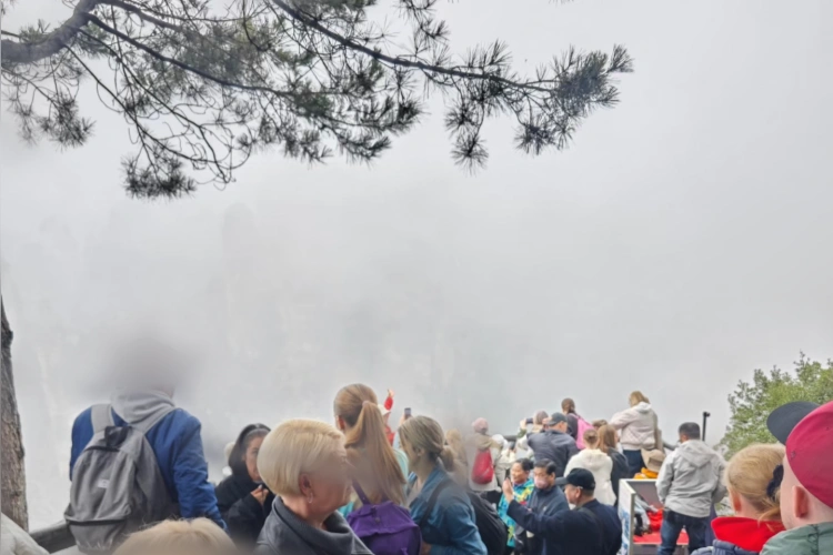 Zhangjajie Fog and Crowd
