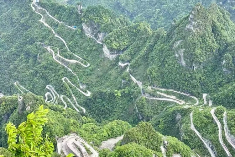 Zhangjiajie Tianmen Mountain 99 Bend Road