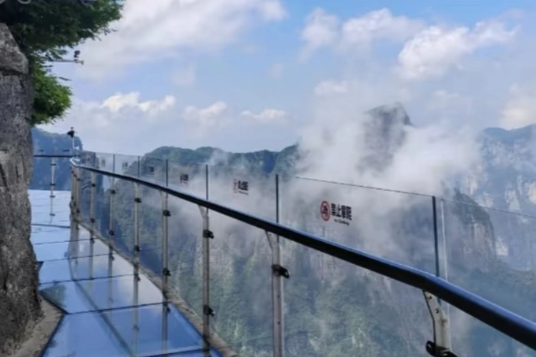 Zhangjiajie Tianmen Mountain Glass Skywalk